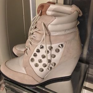 TBA cream platform sneaker with spikes