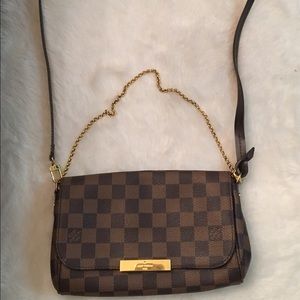 Shoulder Louis Vuitton bag with chain