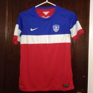 Soccer jersey. Lightly used. Authentic. Boys XL.