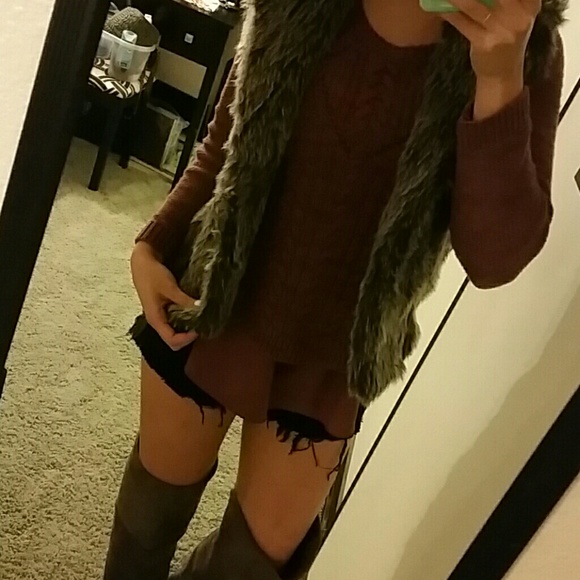 Faux fur vest - Picture 2 of 4