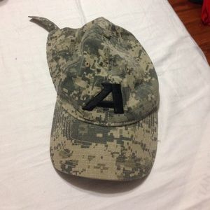 Army hat. Camo color. Good condition. Fits most.