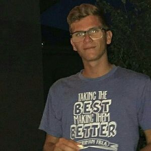 Meet your Posher, Devin