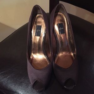 Glint chocolate peep toe pumps