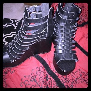 Black strappy wedges
