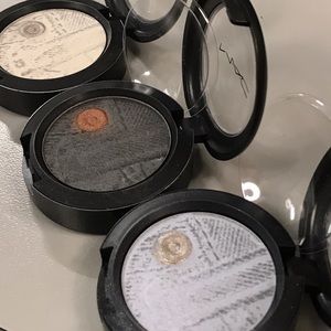 MAC Diva in Distress Jeanius eyeshadow DC LE