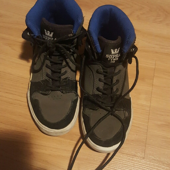 Boy's size 2 supra tennis shoes