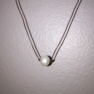 Pearl Necklace! Leather chocker.
