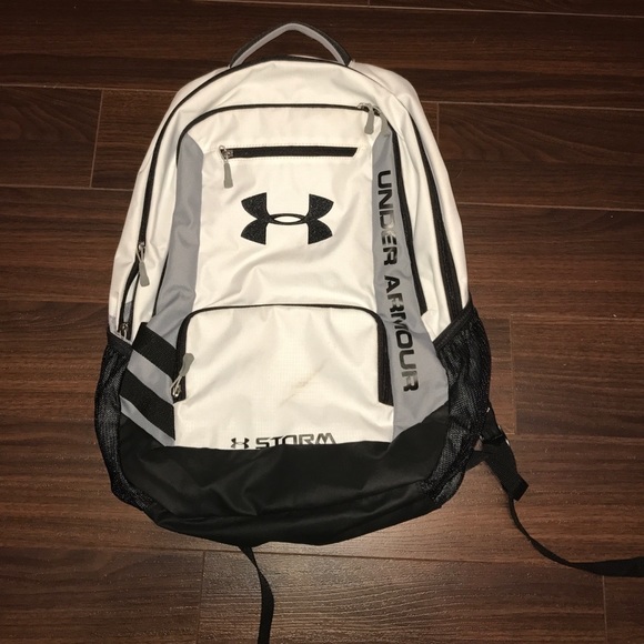 WHITE UNDERARMOUR BACKPACK
