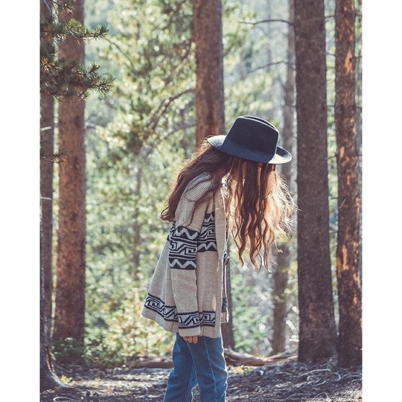 NWOT Urban Outfitters Cozy Cardigan - Picture 3 of 4