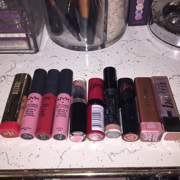 12 Lipsticks/Glosses