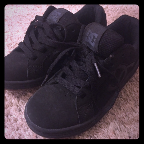 DC Sneakers Skate Shoes Boys 2 Black