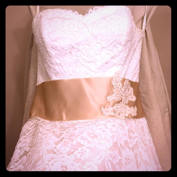 White lace wedding dress Justin Alexander. Size 12
