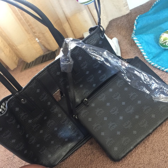 SOLD!! AUTHENTIC MCM SHOPPER - Picture 1 of 1