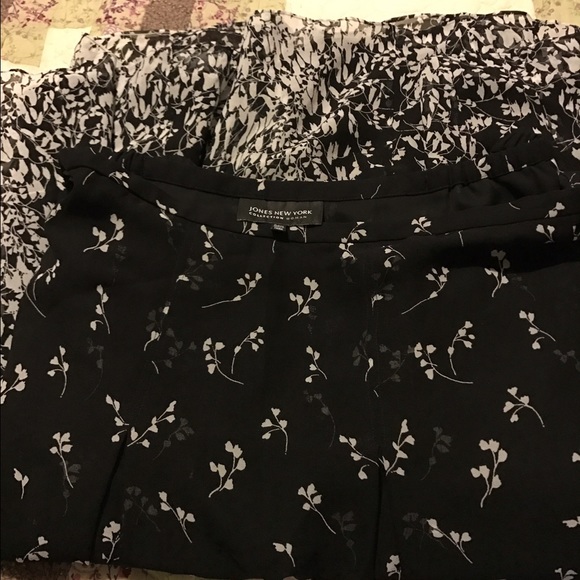 Jones New York B/W knee length lined skirt