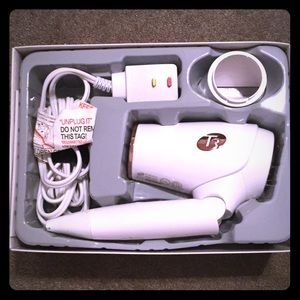 T3 featherweight compact travel hairdryer white