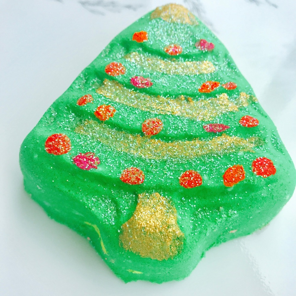 Christmas tree bath bomb