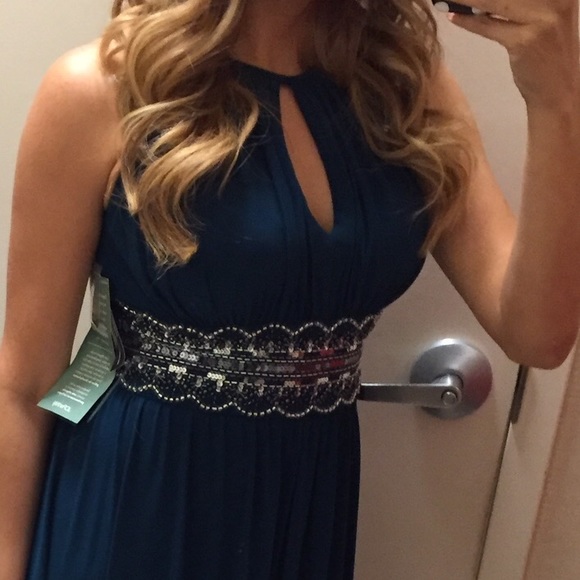 Dress - Picture 4 of 7