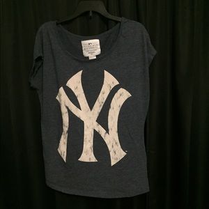 Yankees tee