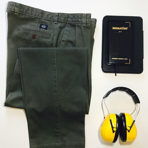 Host Pick Olive Pleated Dockers