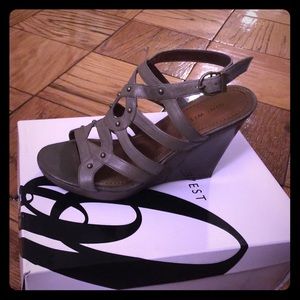 Nine West wedge sandal