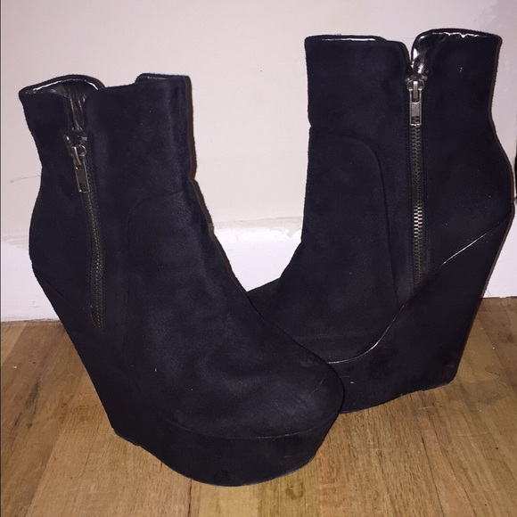 Black wedged booties