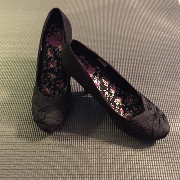 Used K9 by Rocketdog Heels Size 10