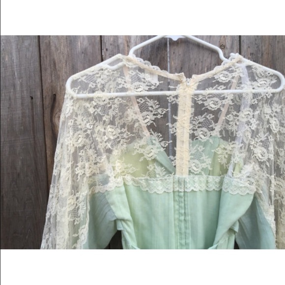 Vintage bohemian maxi dress with lace. - Picture 2 of 4