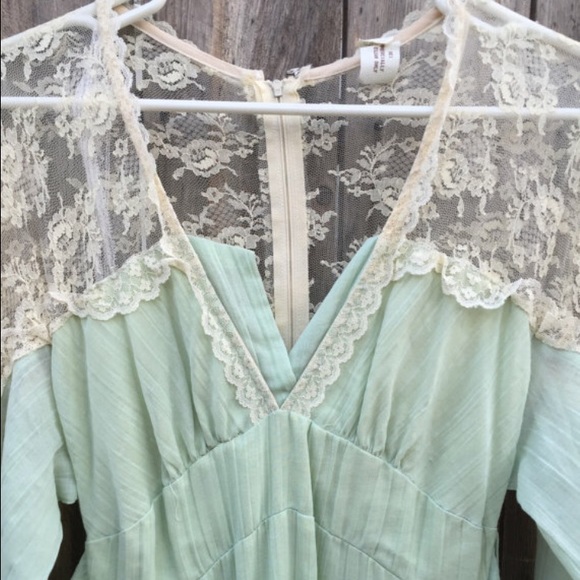 Vintage bohemian maxi dress with lace. - Picture 3 of 4