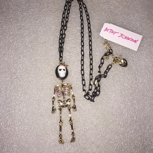 Betsey Johnson necklace - Picture 2 of 4