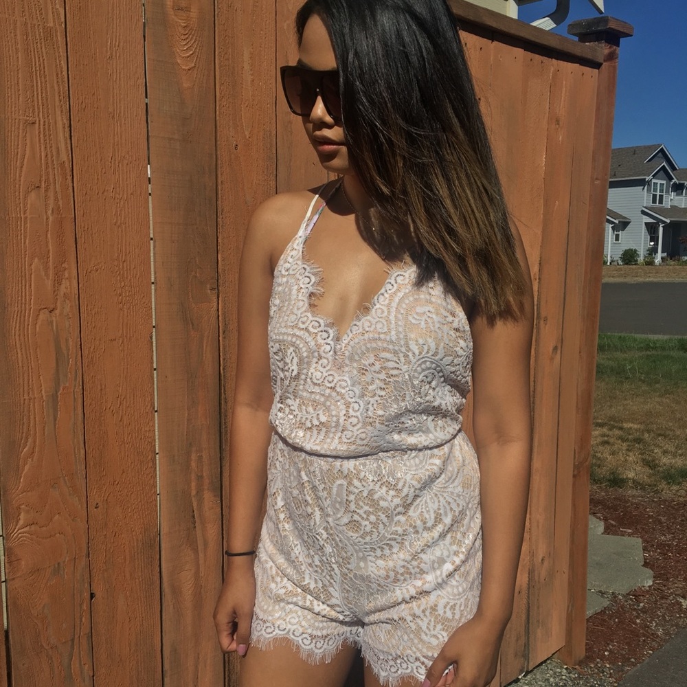 ✨BRAND NEW✨ FASHION NOVA WHITE ROMPER!!!!