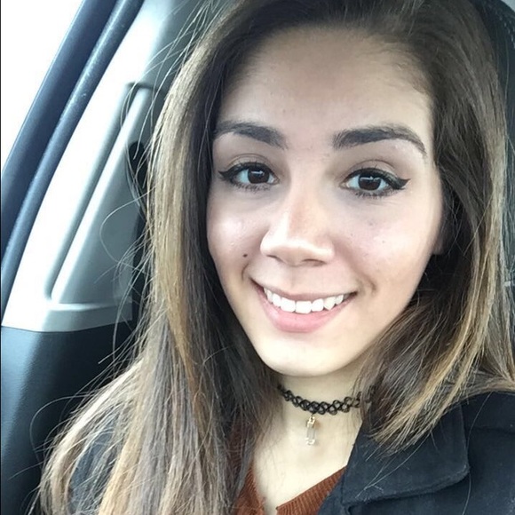 Meet your Posher, Selena