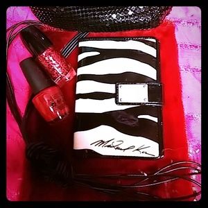 Gorgeous Michael Kors Wallet