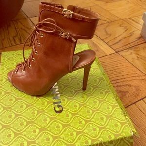 Gianni Bini Peep toe bootie