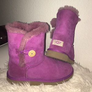 Girl ugg boots size 4