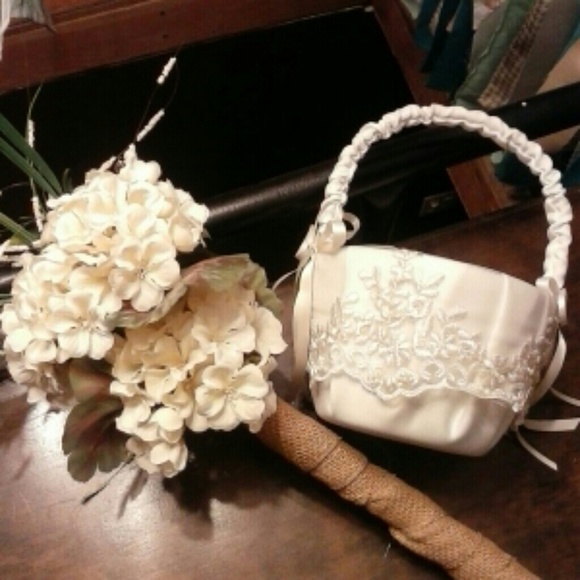 Wedding flower girl basket