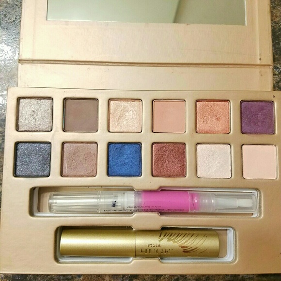 Stila Trust in Love Holiday Palette