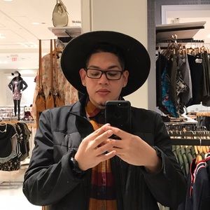 Meet your Posher, Victor