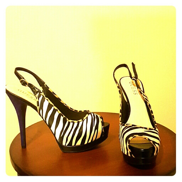 New w/out box Guess black and white heels