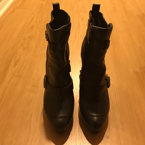 Vera Wang Ankle Boots - size 8.5