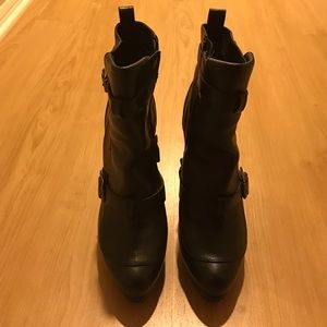 Vera Wang Ankle Boots - size 8.5