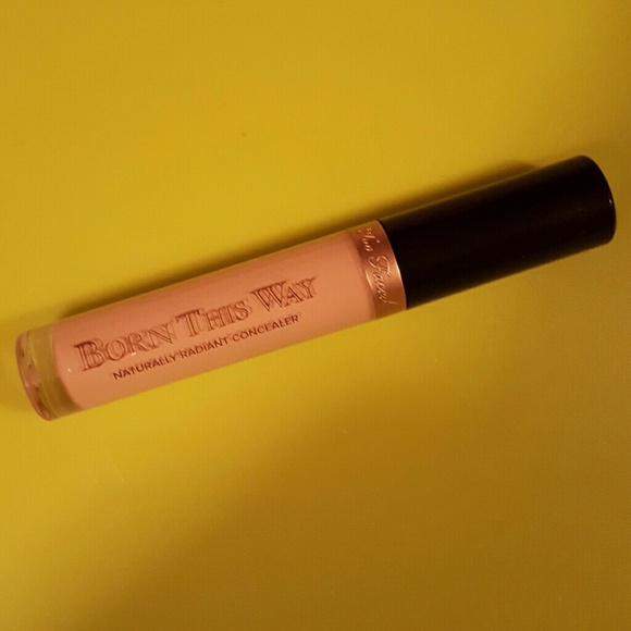Too Faced Born this Way Concealer Light
