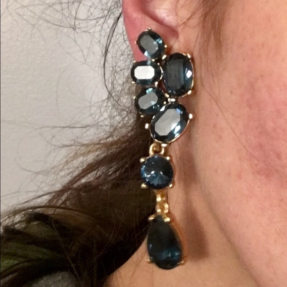 Authentic Oscar De La Renta drop earrings.