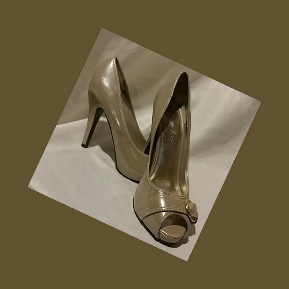 🔷️Brand New Beige Peep Toe Heels🔷️ - Picture 3 of 4