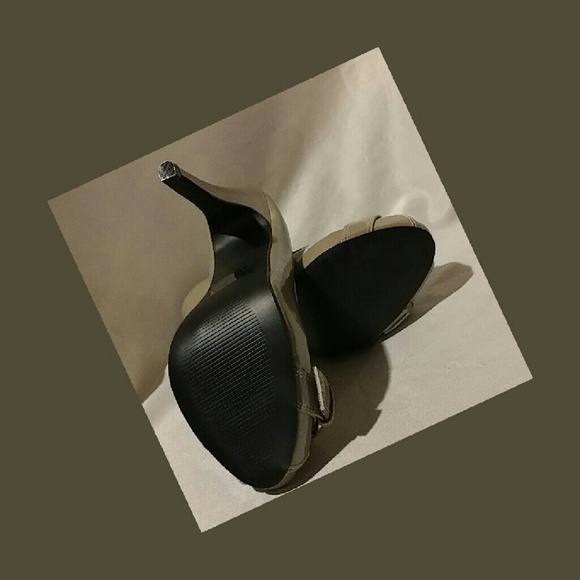 🔷️Brand New Beige Peep Toe Heels🔷️ - Picture 4 of 4