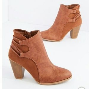 Qupid Caramel Booties