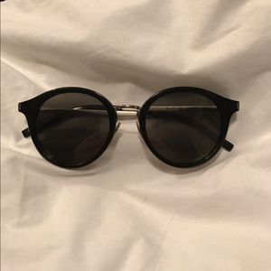Saint Laurent Classic 56 Sunglasses in Black