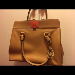 *TRADE PLEASE DON'T BUY!*Michael kors shoulder bag