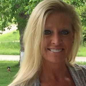 Meet your Posher, Dee