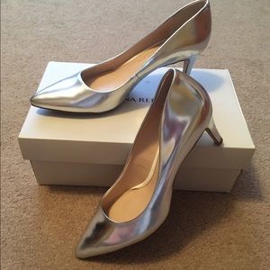 Banana Republic pointed toe heels Silver