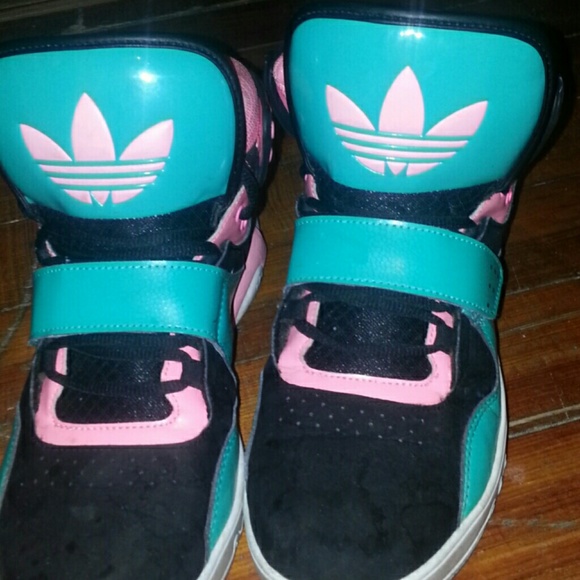 Adidas round house sneakers - Picture 1 of 3